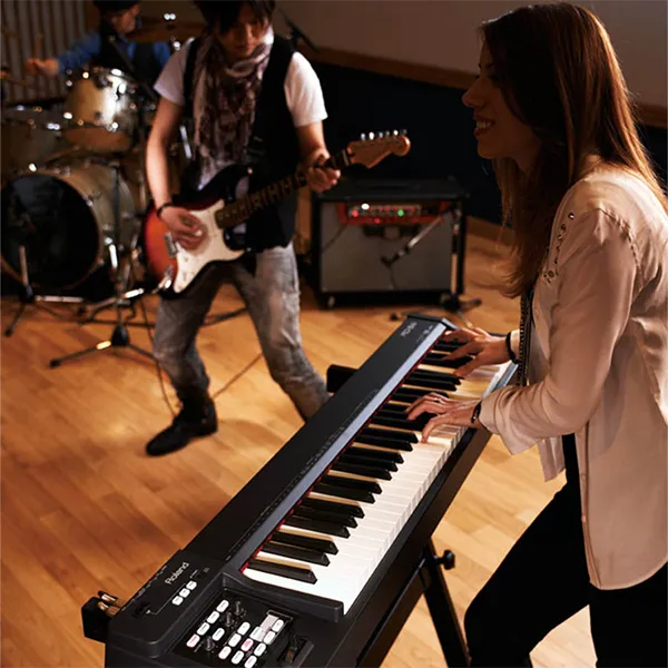 dan-piano-roland-rd64-musiccity