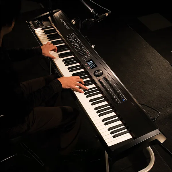 dan-piano-roland-rd700gx-musiccity