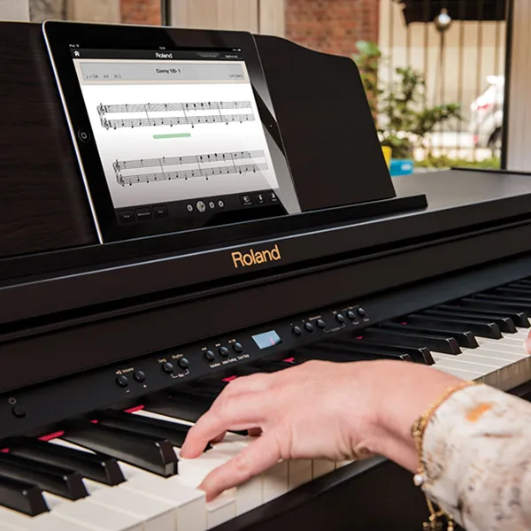 dan-piano-roland-rp401r-musiccity